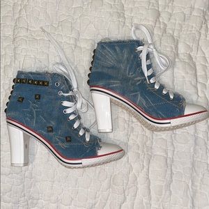Denim & Converse booties with gold details